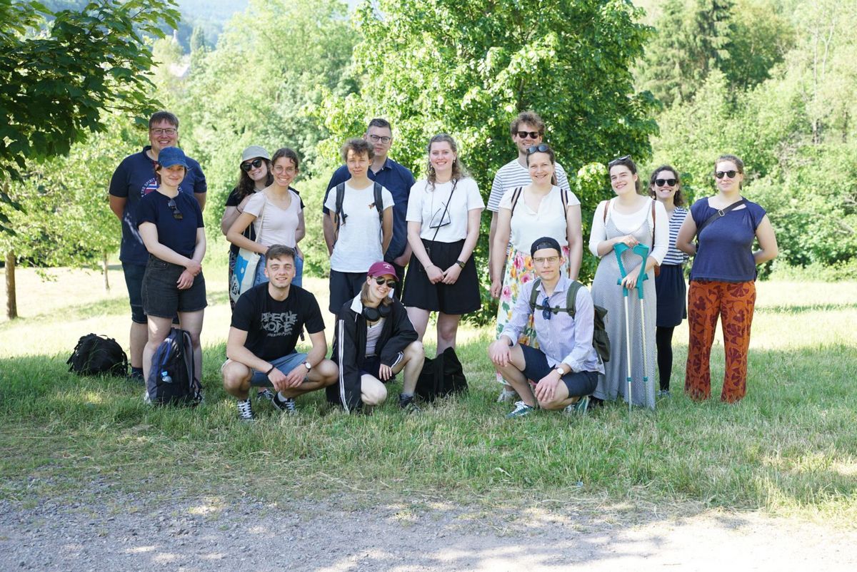zur Vergrößerungsansicht des Bildes: Seminargruppe während der Exkursion im Elsass: Foto: Andrej Lacko, 01.06.2023