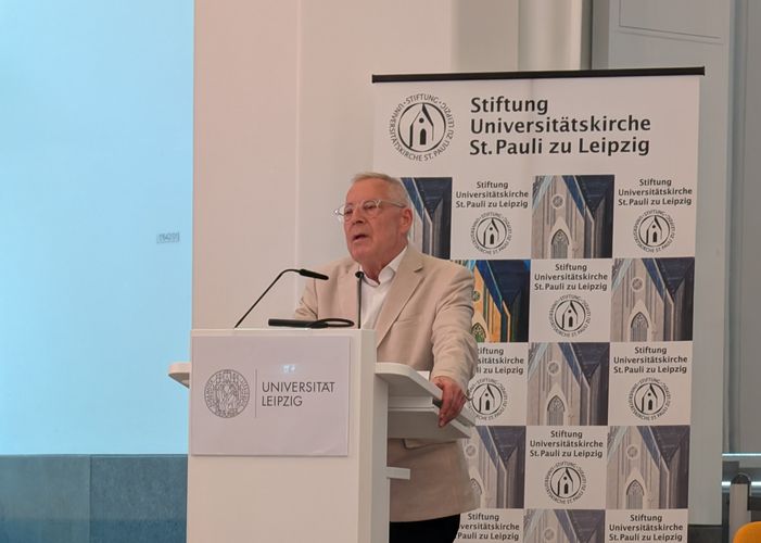 Prof. Dr. Karl Schlögel hält eine Response zum Vortrag. Foto: Jana Tulke