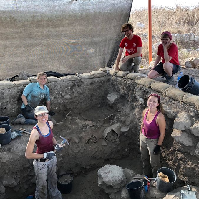 Menschen bei der Ausgrabungen in Tell Keisan, Foto: U. Chicago.
