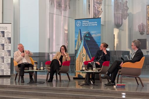 Podiumdiskussion mit Prof. Dr. Karl Schlögel, Dr. Irina Schwerbakowa, Prof. Dr. Jennifer Wasmuth mit Moderation durch Prof. Dr. Frank M. Lütze, Foto: Jana Tulke