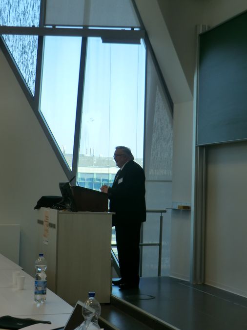 Prof. Frenschkowski beim Vortrag, Foto: Sylvia Kolbe.