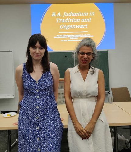 Foto: Yemima Hadad und Deborah Epstein stellen den neuen Studiengang BA Judentum in Tradition und Gegenwart vor Foto: Christian Boerger