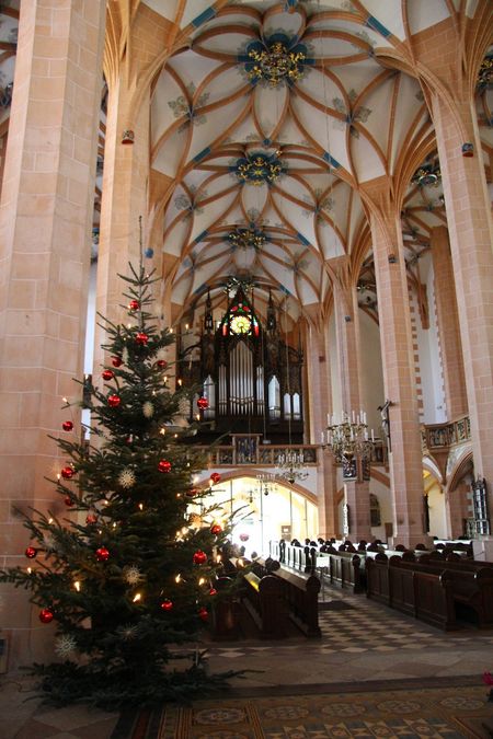 zur Vergrößerungsansicht des Bildes: Kirchenraum in Annaberg (Foto: Ev.-Luth. Kirchgemeinde Annaberg-Buchholz)